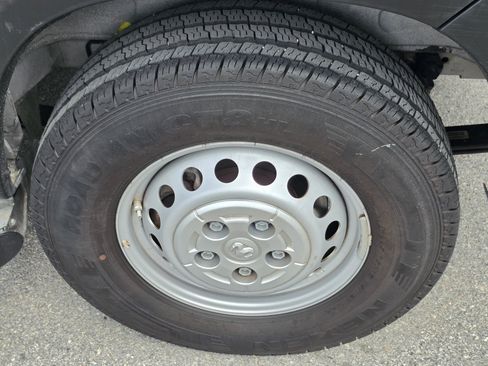 Used 2025 RAM ProMaster 2500 w/ U-Haul Equipment Group FWD image 21