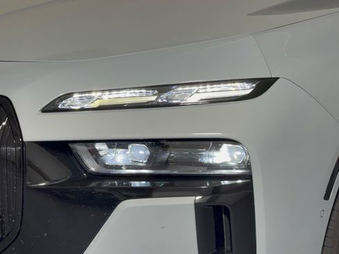 Used 2023 BMW 760i xDrive w/ Executive Package AWD/4WD image 12