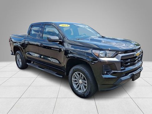 Used 2024 Chevrolet Colorado LT w/ LT Convenience Package II RWD image 4