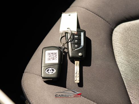 Used 2020 Toyota Camry LE image 42