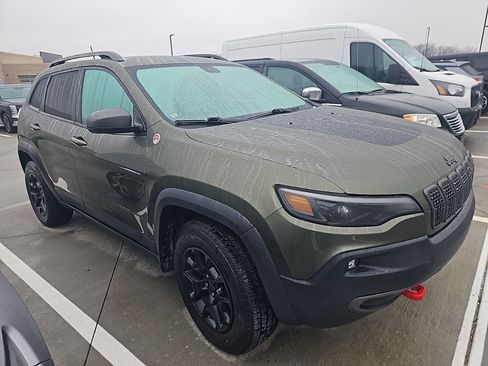Used 2019 Jeep Cherokee Trailhawk w/ Cold Weather Group image 3