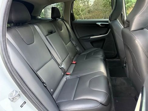 Used 2015 Volvo XC60 T5 Premier w/ Proximity Package image 29