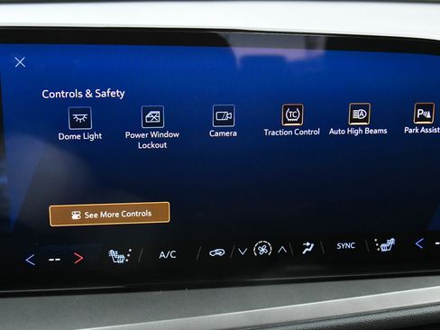 Used 2024 Chevrolet Traverse LT image 30