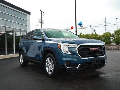 Used 2024 GMC Terrain SLE AWD/4WD image 3