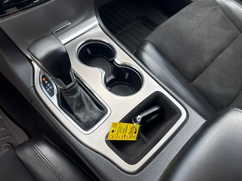 Used 2021 Jeep Grand Cherokee Laredo X AWD/4WD image 23