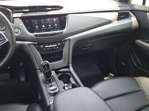 Certified 2025 Cadillac XT5 Luxury w/ LPO, Floor Liner Package FWD image 16