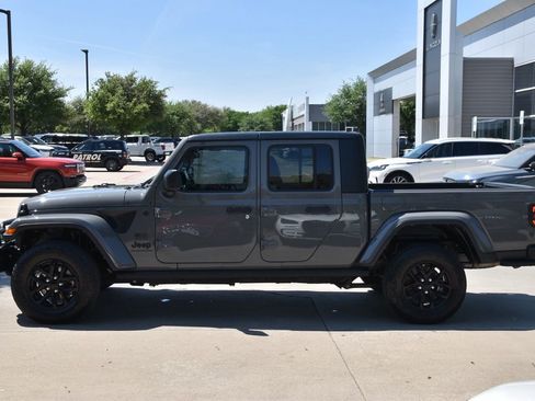 Used 2023 Jeep Gladiator Sport image 12