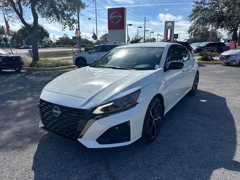 New 2025 Nissan Altima 2.5 SR image 3