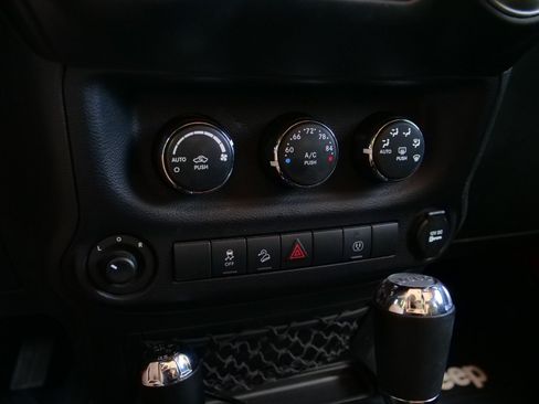 Used 2015 Jeep Wrangler Unlimited Sahara w/ Max Tow Package AWD/4WD image 21