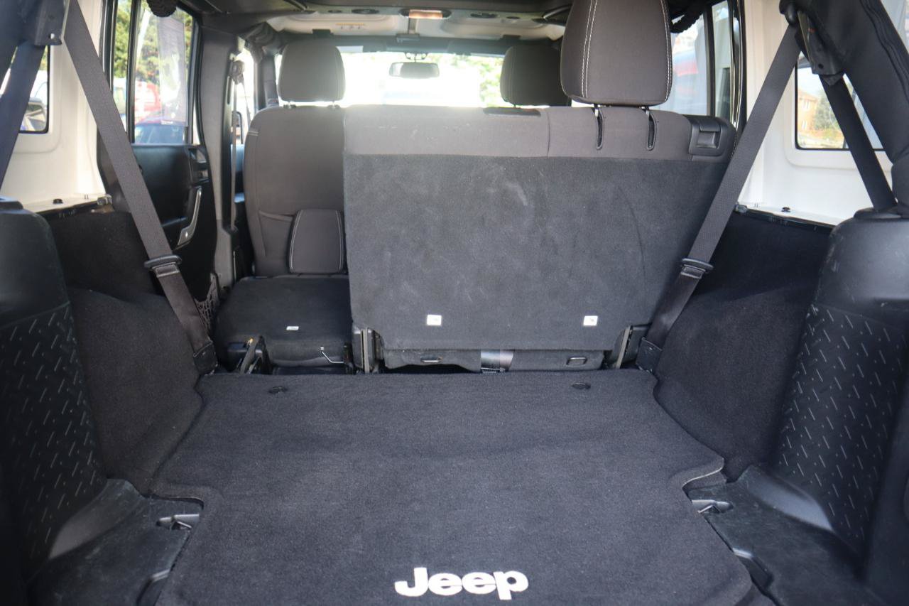 Used 2017 Jeep Wrangler Unlimited Rubicon w/ Cold Weather Group AWD/4WD image 56