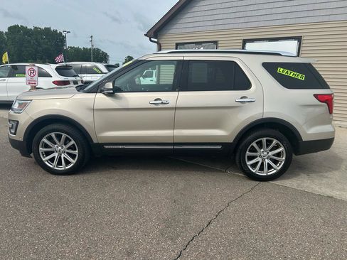 Used 2017 Ford Explorer Limited w/ Equipment Group 301A AWD/4WD image 8