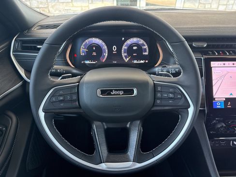 New 2025 Jeep Grand Cherokee Limited w/ Trailer Tow Package image 20