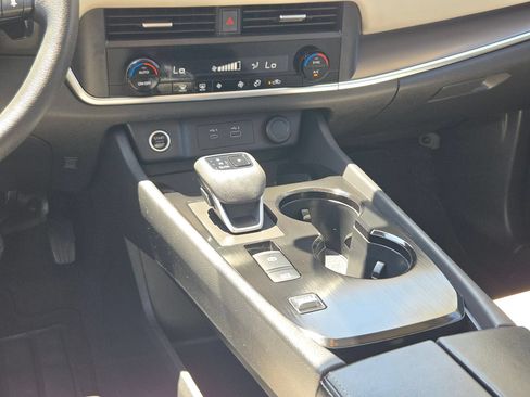 Used 2023 Nissan Rogue SV FWD image 18
