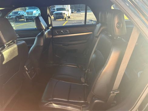 Used 2018 Ford Explorer XLT w/ Equipment Group 202A image 12