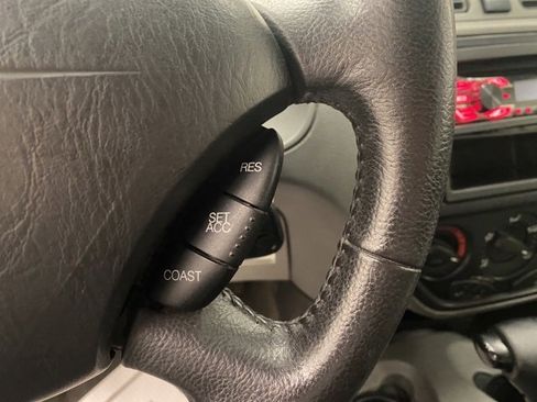 Used 2005 Ford Focus ZX4 Sedan image 11