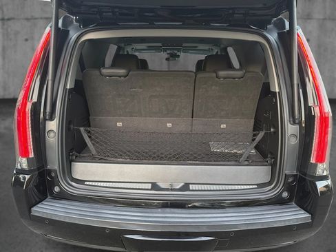 Used 2017 Cadillac Escalade Premium Luxury RWD image 13