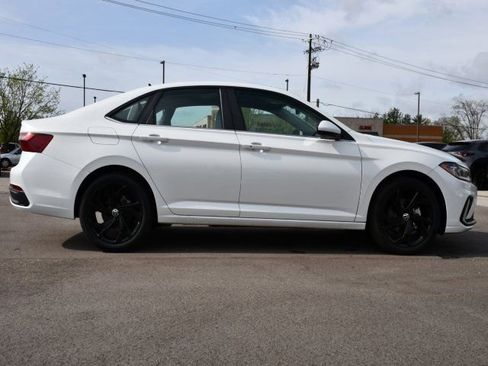 New 2026 Volkswagen Jetta SE FWD image 8
