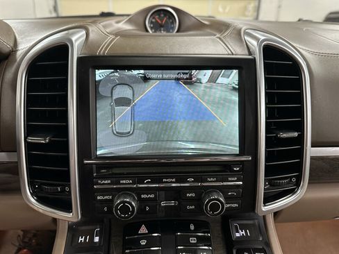 Used 2013 Porsche Cayenne Diesel AWD/4WD image 22