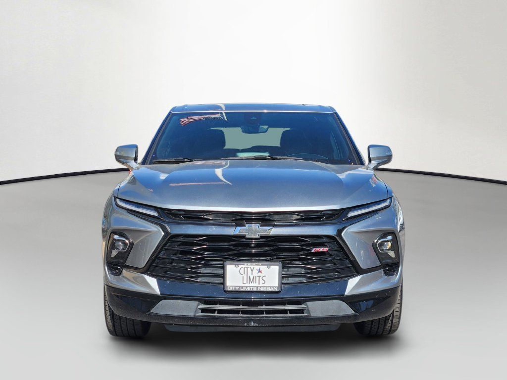 Used 2023 Chevrolet Blazer RS w/ Driver Confidence II Package FWD image 2