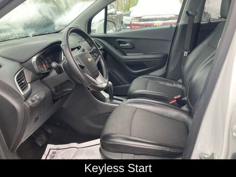 Used 2022 Chevrolet Trax LT w/ Driver Confidence Package image 12
