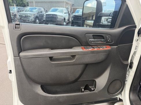 Used 2011 GMC Sierra 3500 SLT w/ SLT Convenience Package AWD/4WD image 10