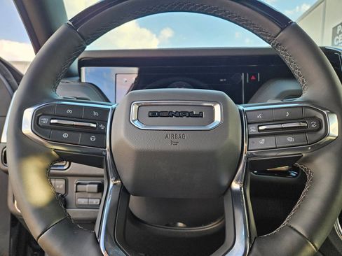 New 2026 GMC Yukon Denali w/ Denali Reserve Package AWD/4WD image 11