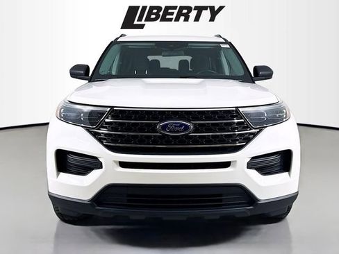 Certified 2022 Ford Explorer XLT w/ Class IV Trailer Tow Package image 2