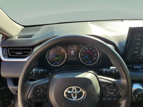 Used 2021 Toyota RAV4 XLE AWD/4WD image 15