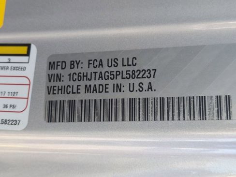 Used 2023 Jeep Gladiator Sport AWD/4WD image 24