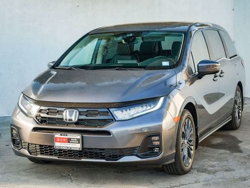 New 2026 Honda Odyssey Touring image 3