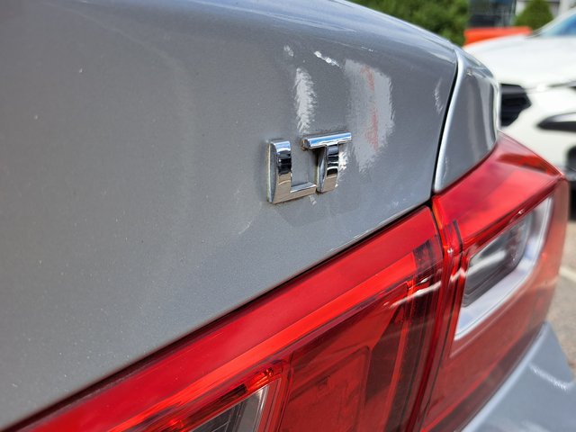Used 2018 Chevrolet Malibu LT FWD image 14