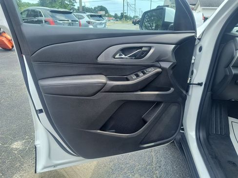 Used 2022 Chevrolet Traverse LT w/ LPO, Cargo Package FWD image 19