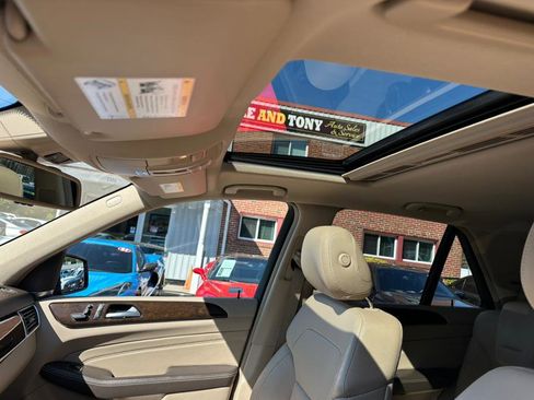 Used 2015 Mercedes-Benz ML 350 4MATIC image 24