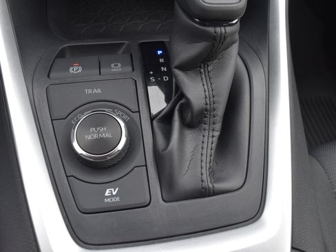 Used 2022 Toyota RAV4 XLE w/ Convenience Package image 25