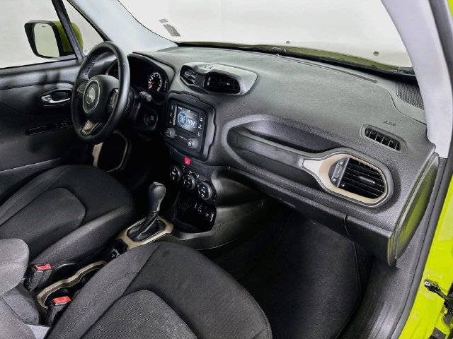 Used 2017 Jeep Renegade Latitude w/ Popular Equipment Group FWD image 31