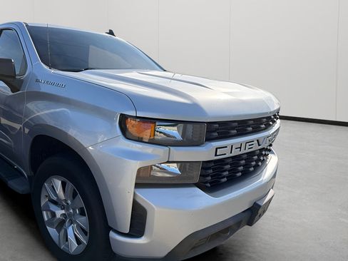 Used 2022 Chevrolet Silverado 1500 Custom RWD image 2