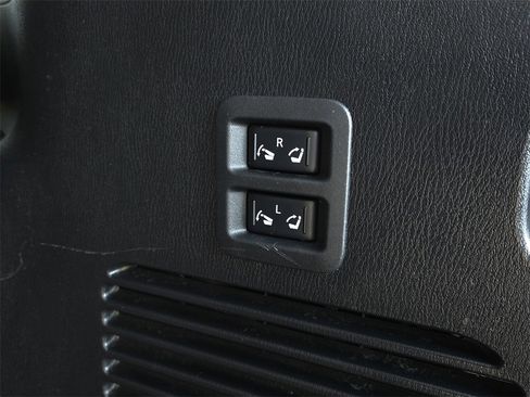 Used 2020 Nissan Armada SL w/ Premium Package image 35