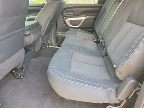 Used 2018 Nissan Titan SV RWD image 14
