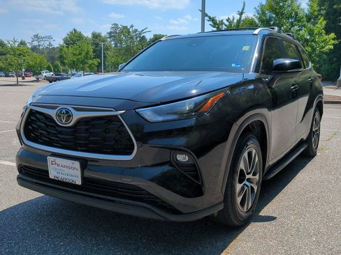 Used 2023 Toyota Highlander XLE FWD image 8