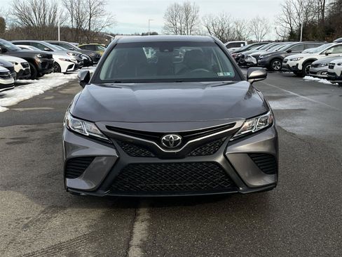 Used 2018 Toyota Camry L image 8