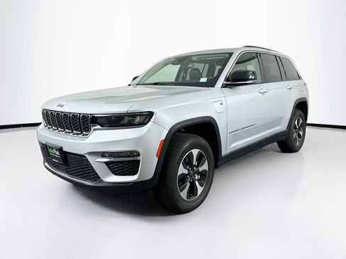 Used 2023 Jeep Grand Cherokee 4WD 4xe image 3
