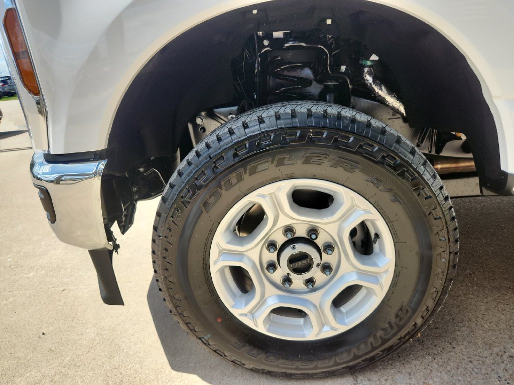 New 2027 Ford F250 XLT w/ FX4 Off-Road Package AWD/4WD image 14