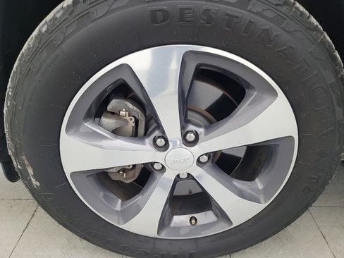 Used 2019 Jeep Cherokee Limited w/ Technology Group image 31