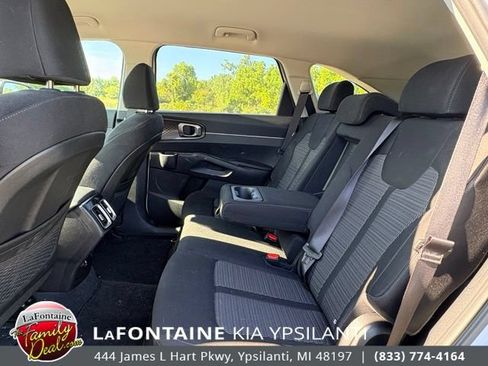 Used 2025 Kia Sorento LX FWD image 10