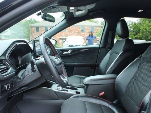Used 2024 Ford Escape ST-Line w/ Tech Pack #1 AWD/4WD image 12