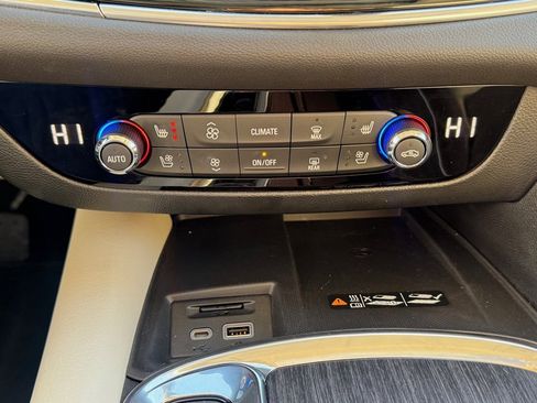 Used 2023 Buick Enclave Avenir w/ Avenir Technology Package image 18