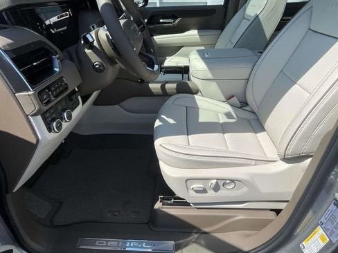 New 2026 GMC Yukon Denali w/ Denali Reserve Package AWD/4WD image 13
