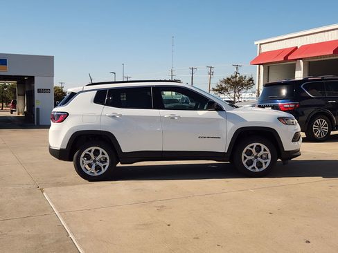 New 2026 Jeep Compass Latitude image 7