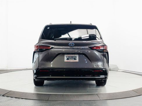 Certified 2023 Toyota Sienna Platinum AWD/4WD image 11