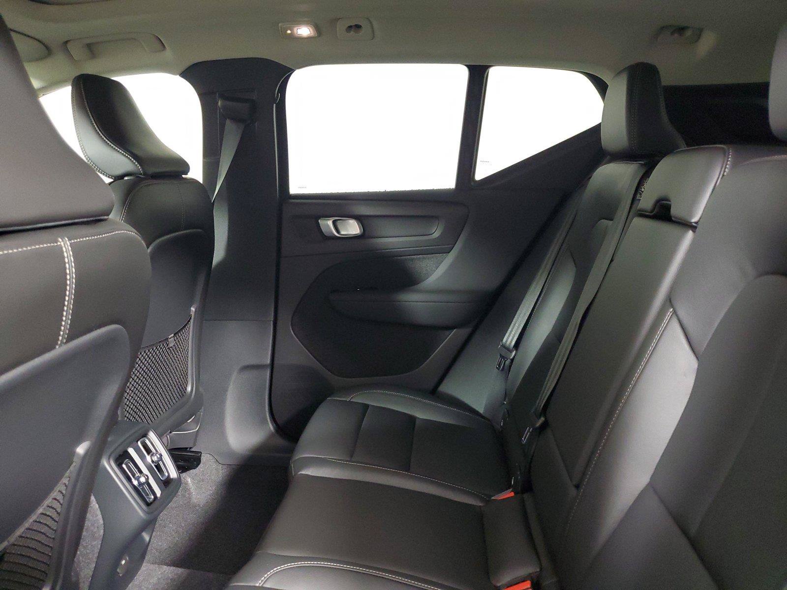 Used 2026 Volvo XC40 B5 Core AWD/4WD image 12